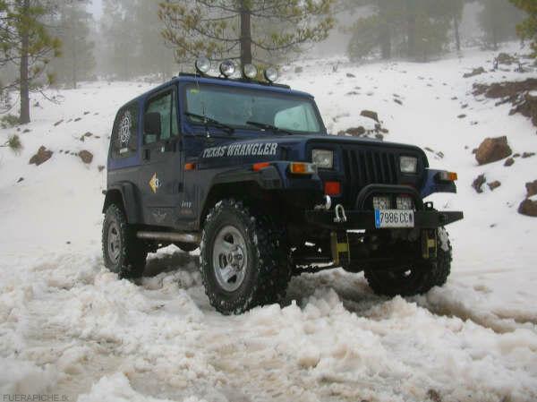Jeep Wrangler YJ en la nieve 4x4